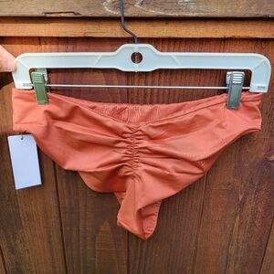 Londre High-Leg Scrunch Bottoms Size Medium